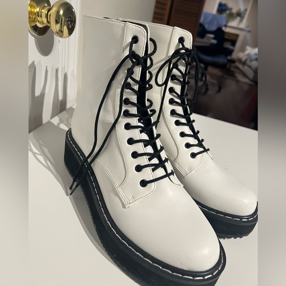 Kendall & Kylie White Platform Boots - Picture 5 of 6